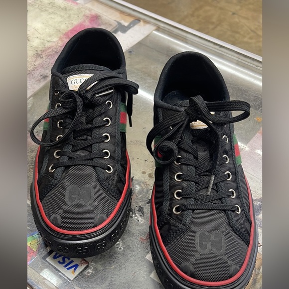 Designer Gucci Shoes. Size 10. Semi-used.. shoes were wears about three times - Picture 6 of 8